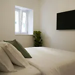 Luxury Seaside Apartment For 4, Steps From The Beaches, Bars, Restaurants, Center Of Stobrec