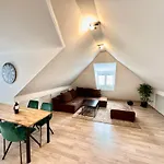 Modern, Spacious With Free Car Parking
