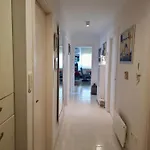 Bizzbuzz Apartment Split