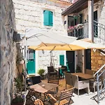 Apartments & Room Kartolina