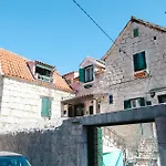 Apartments & Room Kartolina