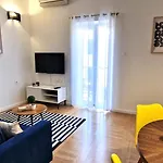 Happy Place Apartment
