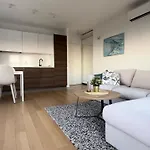Splendid Split View Apartment