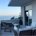 Splendid Split View Apartment