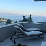 Splendid Split View Apartment