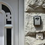 Guest House With Garden - Zuvan
