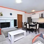 3 Bedroom Nice Home In Solin