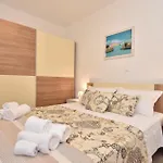 Lovely Home In Split With Jacuzzi