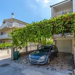 Lovely Apartment In Stobrec With Wifi