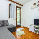 Beautiful Apartment In Split With Kitchen