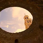 48 Rooms Split
