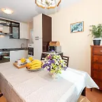 2 Bedroom Nice Apartment In Split