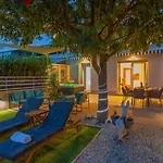 New Delux Green Garden Apartment With Hotube ****