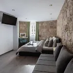 Rokos Superior Downtown Rooms - Comfortable Rooms With Private Bathrooms - Perfect Location For Exploring Diocletian\'S Palace And The Gastronomy Of Split Within Walking Distance
