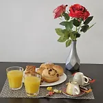 Studio Apartment Romana