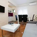Apartment Snjezanal- In The Center
