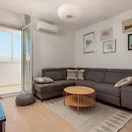 Luxury Apartment Near The Beach