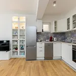 House Niko M With 6 Apartments