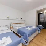 House Niko M With 6 Apartments