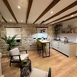 Dani Apartments