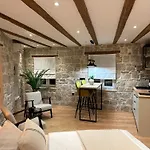 Dani Apartments