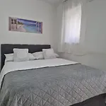 Room Near The Center