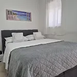Room Near The Center