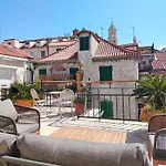 Luxury 2 Bedroom-2 Bathroom Apartment & Studio App With Rooftop Terrace