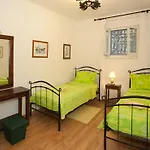 Apartment Zdrav - With Big Terrace