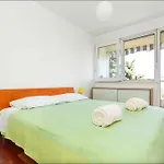 Apartment Put Meja
