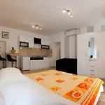 Central Luxury Rooms Izidor