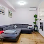 Apartment Medak Zrnovnica