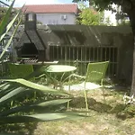Sweet Green Apartment With Garden