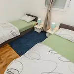 Sky Split Apartment