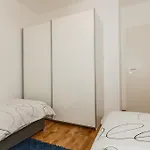 Sky Split Apartment