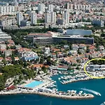 Marina Bay Zenta Luxury Rooms 4*