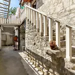 Studio Apartment Petra