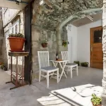 Studio Apartment Petra