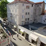 Celtis Apartment