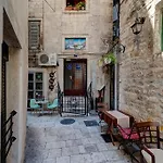 Temple Luxury Apartments & Rooms