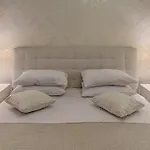 Temple Luxury Apartments & Rooms