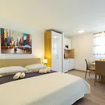 Apartments & Room Rollex