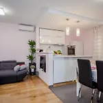 Apartment Medak Zrnovnica