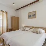 Carrara Accommodation