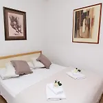 Apartment Old Town Manosa