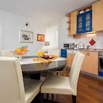 Guest House Leta With Parking