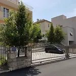Apartment Nono Near The Beach With Parking