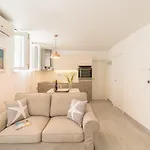 Apartment Nono Near The Beach With Parking