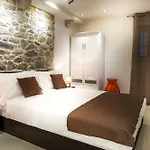 Split Oasis Studio Apartments