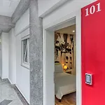Split Urban Rooms